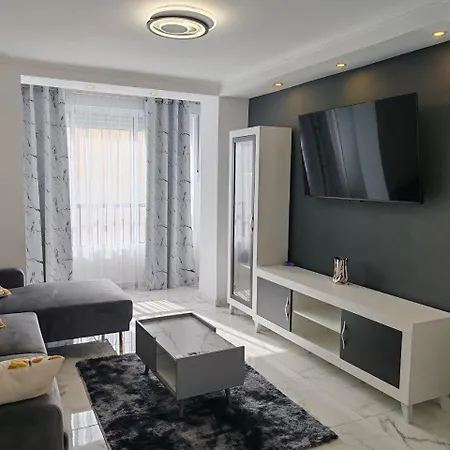 Luxury 3 Bedroom 20m From شقة تورّيفيِخا