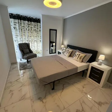 Luxury 3 Bedroom 20m From شقة تورّيفيِخا