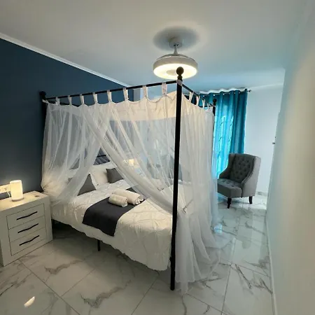 Luxury 3 Bedroom 20m From شقة