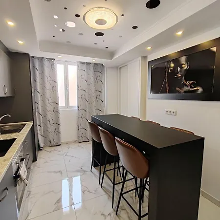 شقة Luxury 3 Bedroom 20m From